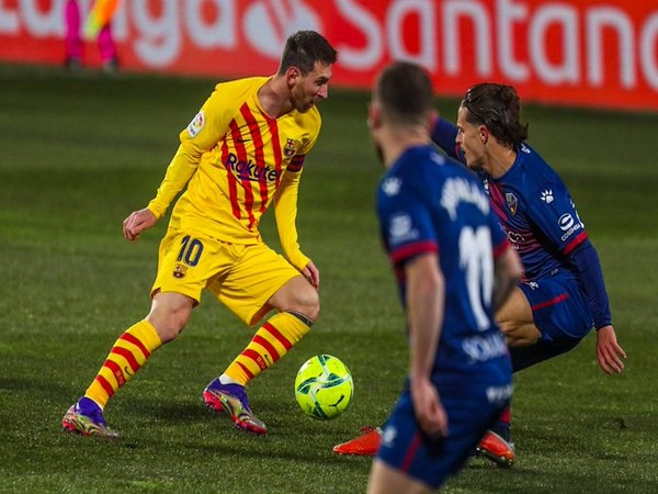 Barcelona striker Lionel Messi in action against Huesca (Photo/ FC Barcelona Twitter)