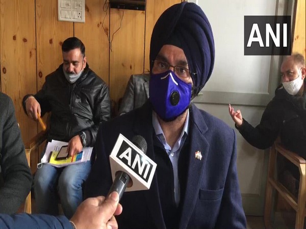 Dr Vikram Singh, senior veterinary pathologist of the Himachal Animal Husbandry Department (Photo/ANI)