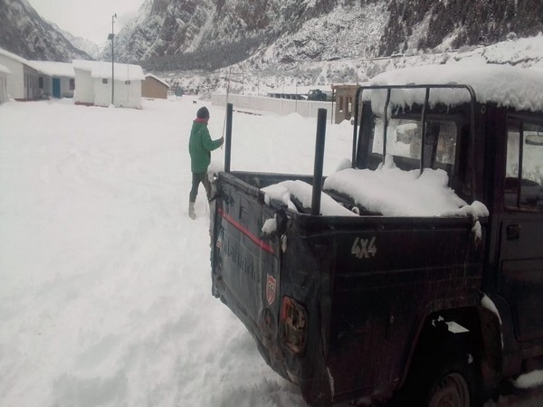 BRO soldiers undertake snow clearance operations 