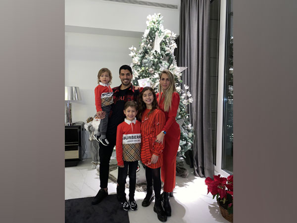 Luis Suarez with family (Photo/ Luis Suarez Twitter) 