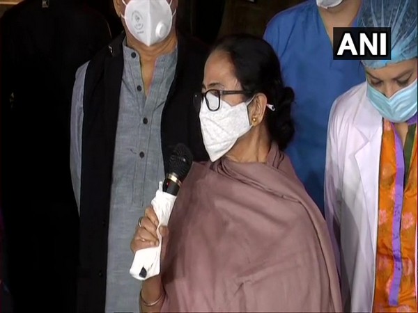 West Bengal CM Mamata Banerjee at Woodlands Hospital in Kolkata (Photo/ANI)