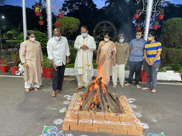 Vice President Venkaiah Naidu celebrating Bhogi with his family. (Photo: Twitter @VPSecretariat)