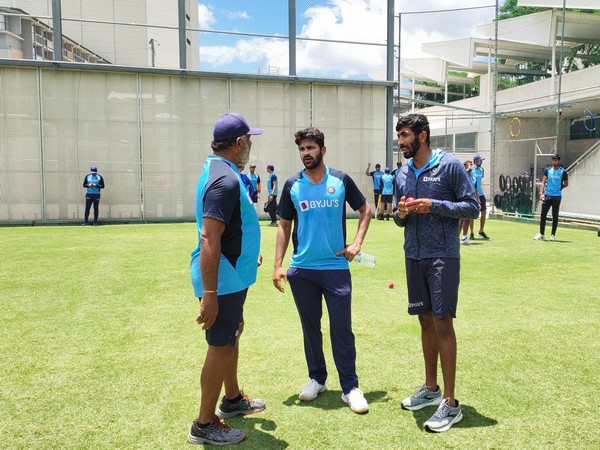 Bumrah with Shardul Thakur and Bharat Arun (Photo/ BCCI Twitter)
