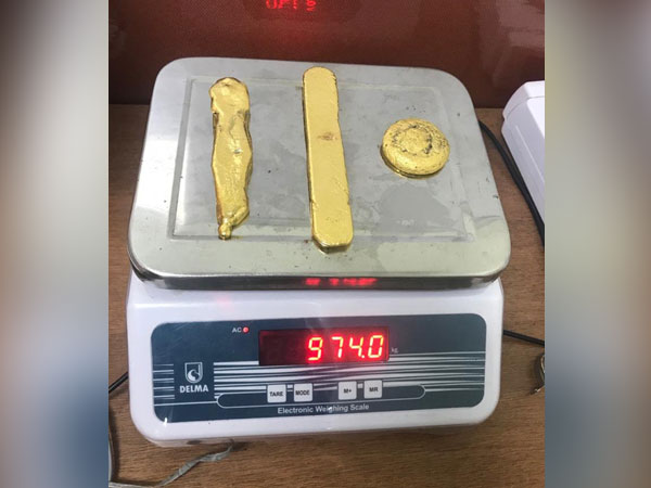 Air Intelligence Unit recovered 974 grams of gold at Kannur Airport. Photo/ANI