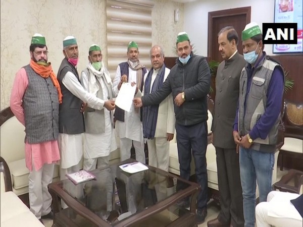 BKU (Ekta) and BKU (Lok Shakti) members meeting Union Agriculture Minister Narendra Singh Tomar on Thurday (Photo/ANI)