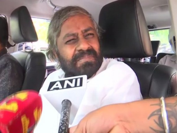 KPCC working president Eshwar Khandre talking to media personnel in Bengaluru on Sunday. Photo/ANI