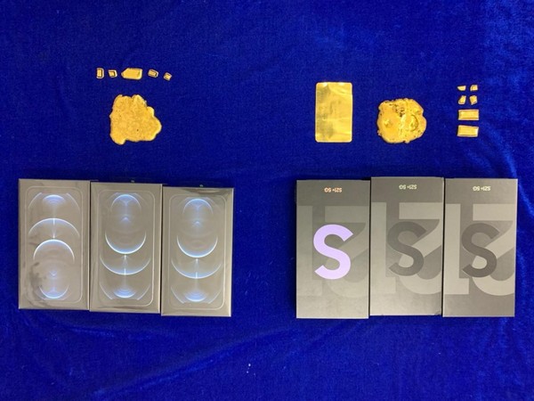 Chennai Air Customs officials seize gold and mobiles worth Rs 40.12