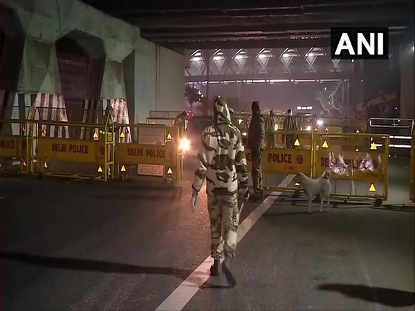 Delhi Police keeping vigil at ITO [Photo/ANI]