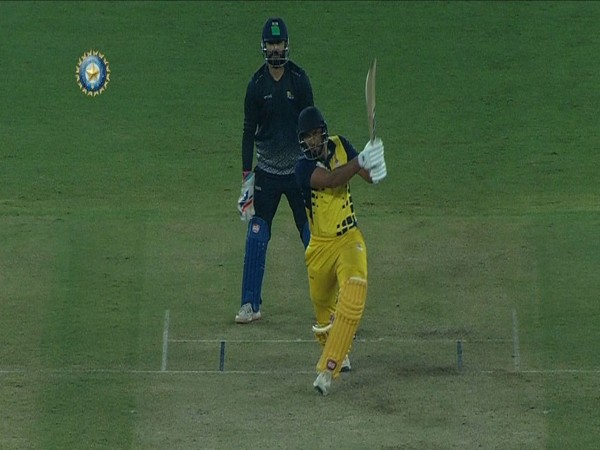 Batsman Shahrukh Khan (Photo/ BCCI Domestic Twitter)