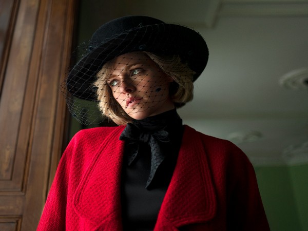 Kristen Stewart as Princess Diana (Image courtesy: Twitter)