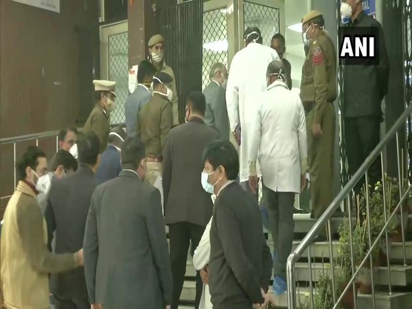 Delhi Lieutenant Governor Anil Baijal at Sushruta Trauma Centre. (Photo/ANI)