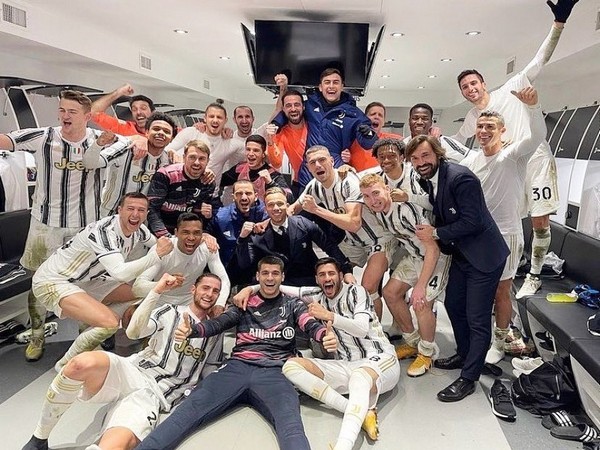 Andrea Pirlo with Juventus players. (Photo/ Cristiano Ronaldo Twitter) 