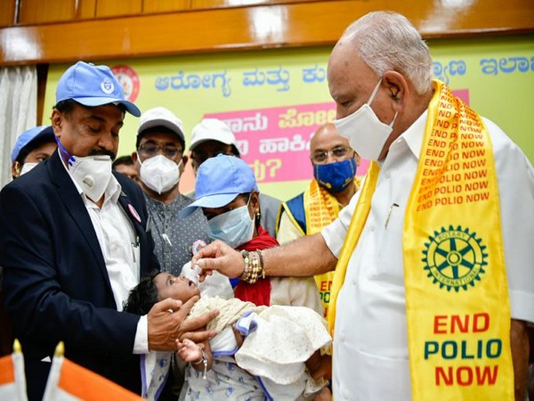 Karnataka CM administering polio drop to a child on Sunday. Photo/ANI
