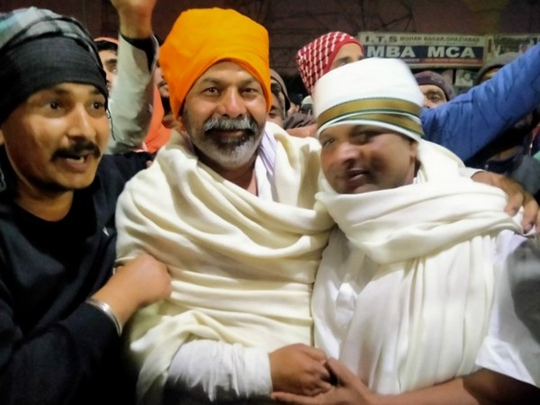 Jharkhand Agriculture Minister Badal Patralekh met BKU spokesperson Rakesh Tikait on Tuesday (Photo/ANI)