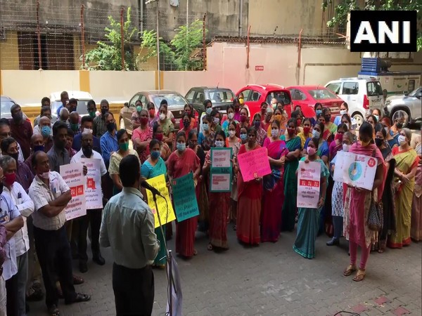 Life Insurance Corporation (LIC) employees protest against the government's proposal of disinvestment of the corporation on Tuesday. [Photo/ANI]