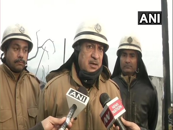 Divisional Fire Officer SK Dua speaking to reporters. (Photo/ANI)