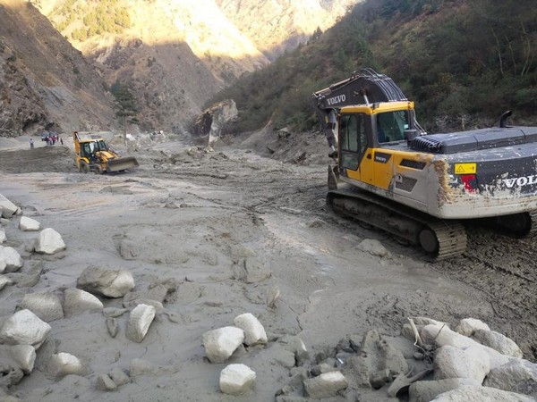 BRO clearing Rishikesh-Joshimath-Mana road