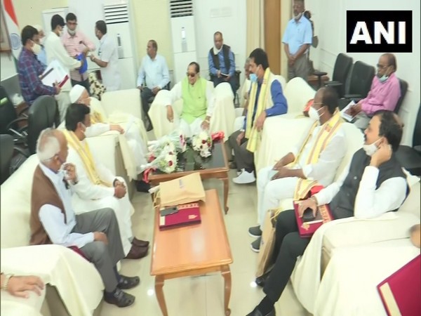 Odisha Education Minister Samir Ranjan Das and Chairman of the Andhra Pradesh Legislative Council Shariff Mohammed Ahmed at a meeting. (Photo/ANI)