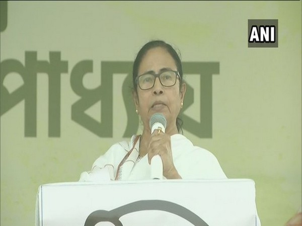 West Bengal Chief Minister Mamata Banerjee addressing a rally in Hooghly on Wednesday (Photo/ANI)