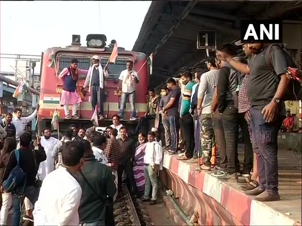 Congress workers stage 'Rail Roko' protest. [Photo/ANI]