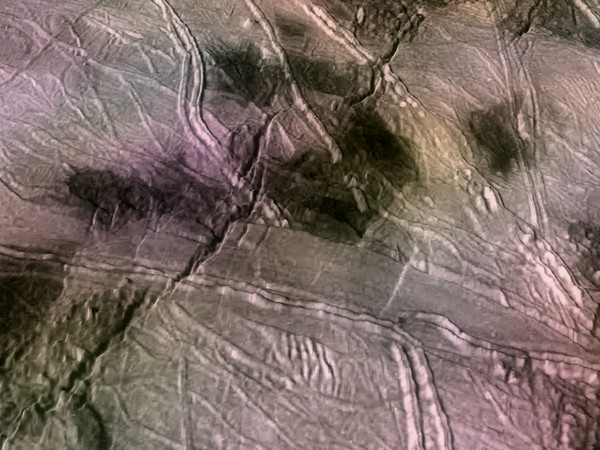 Perspective views of fractures on the surface of Europa formed during true polar wander (Image credits: P. Schenk/USRA-LPI)