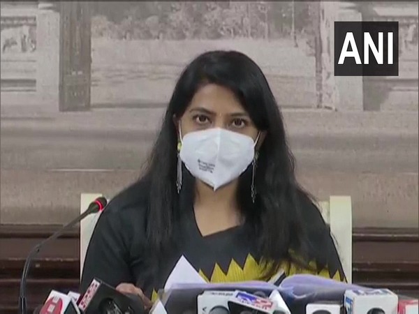 Vadodara District Collector Shalini Agarwal addressing a press conference here. (Photo/ANI)