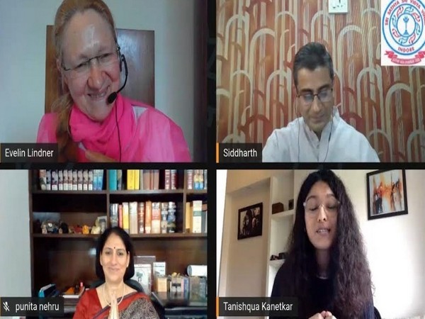 Evelin G Lindner in a live session at 