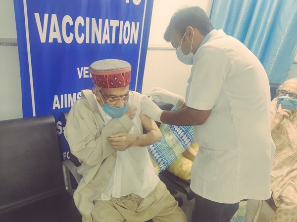 BJP leader Murli Manohar Joshi administering vaccine at AIIMS.