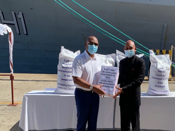 Ambassador Abhay Kumar handed over 1000 tonnes of rice and 100,000 HCQ tablets on behalf of the Govt of India to Madagascar PM (Photo/Twitter)