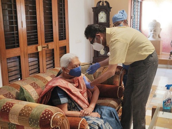 UP Governor Anandiben Patel receiving first dose of COVID-19 vaccine (Pic credit- Anandiben Patel Twitter)