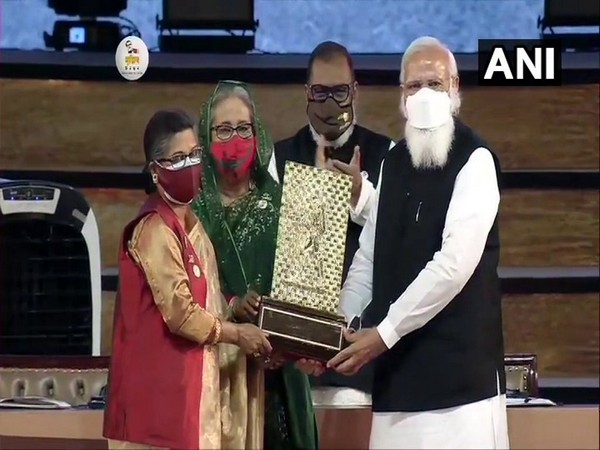 Sheikh Rehana, younger daughter of Bangladesh's Father of Nation Sheikh Mujibur Rahman, receives Gandhi Peace Prize 2020 which has been conferred upon him posthumously.