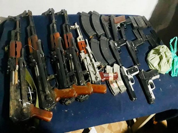 Arms and ammunition recovered by the police force. (Photo: Twitter @KashmirPolice)