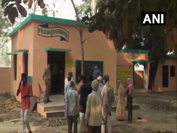 Voters queue up at a polling booth in Ayodhya during polling for the first phase of Uttar Pradesh Panchayat polls on Thursday. [Photo/ANI]