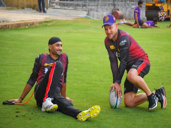 Harbhajan Singh with coach Brendon McCullum (Photo/ KKR Twitter)