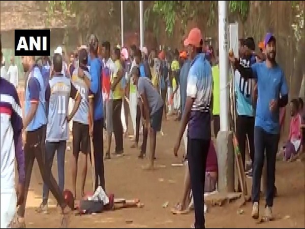 People seen without masks at Shivaji Park in Mumbai on Sunday morning. (Photo/ANI)