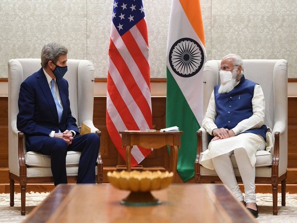 US Climate envoy John Kerry and Prime Minister Narendra Modi 