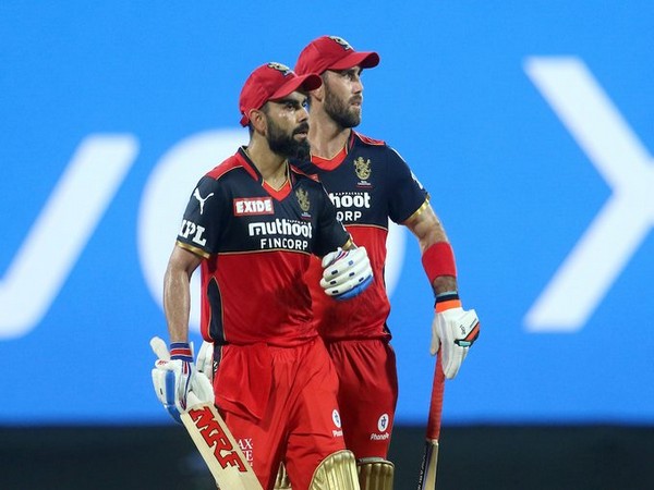 Virat Kohli and Glenn Maxwell in action (Photo/ IPL Twitter)