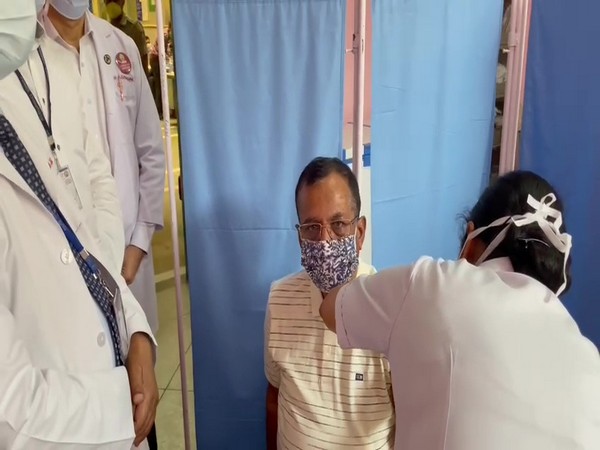 Union Minster Som Prakash administering dose of Covid vaccine. (Photo/ANI)