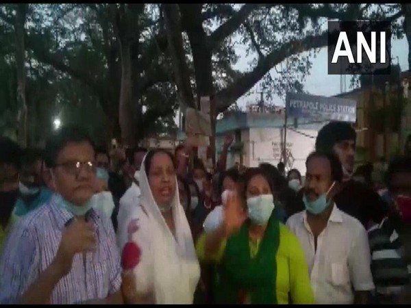 Bangladeshi nationals who had come to India on medical visas staged a protest at Petrapole border after Bangladesh sealed border with India on Monday. [Photo/ANI]