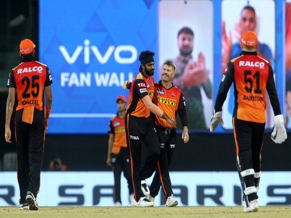 SRH in action against MI (Photo/ IPL Twitter)