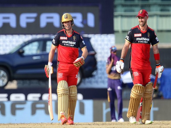 AB de Villiers and Glenn Maxwell (Photo/ IPL Twitter)