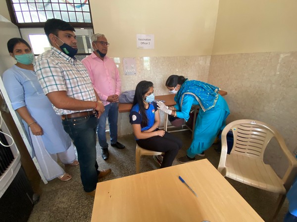 Shooter Manu Bhaker receives first dose of Covid-19 vaccine (Photo/ Manu Bhaker Twitter)
