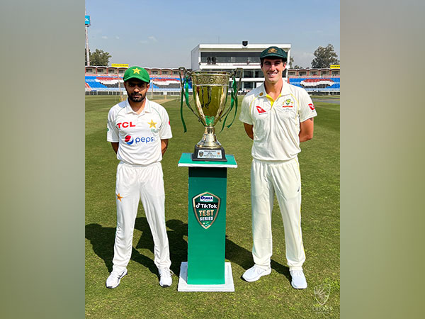 Pakistan captain Babar Azam and Australia captain Pat Cummins pose in front of the trophy (Photo/Cricket Australia Twitter)