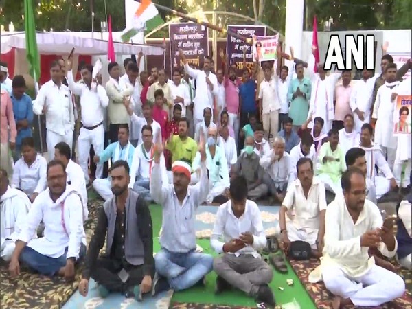 Congress protest against Priyanka Gandhi's detention (Photo/ANI)