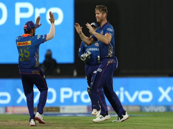 James Neesham celebrates with Rohit Sharma (Photo/ IPL Twitter)