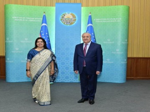 Minister of State for External Affairs and Culture (MoS), Meenakshi Lekhi and Uzbek Foreign Minister Abdulaziz Kamilov. 