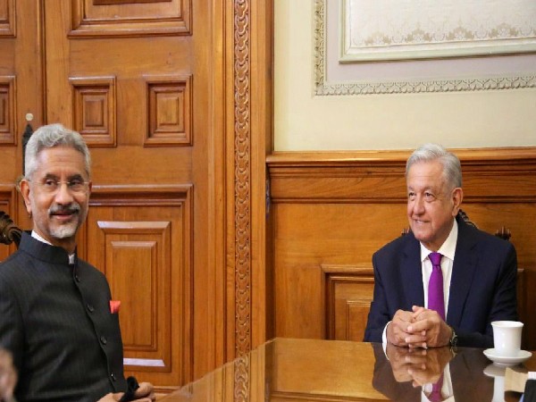 External Affairs Minister S Jaishankar (L) and Mexican President Andres Manuel Lopez Obrador (R) (Picture Courtesy: Twitter/DrSJaishankar)