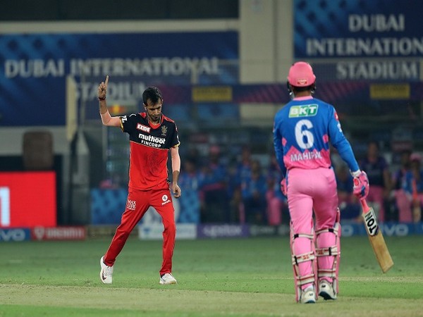 Yuzvendra Chahal removes Mahipal Lomror (Image: IPL Twitter)
