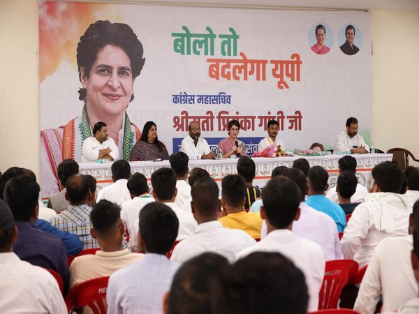 Priyanka Gandhi interacts with 'social media warriors' of UP Congress (Photo: Priyanka Gandhi Vadra/Twitter)