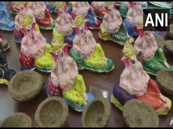 Lakshmi-Ganesh idols and oil lamps made from cow dung. [Photo/ANI]